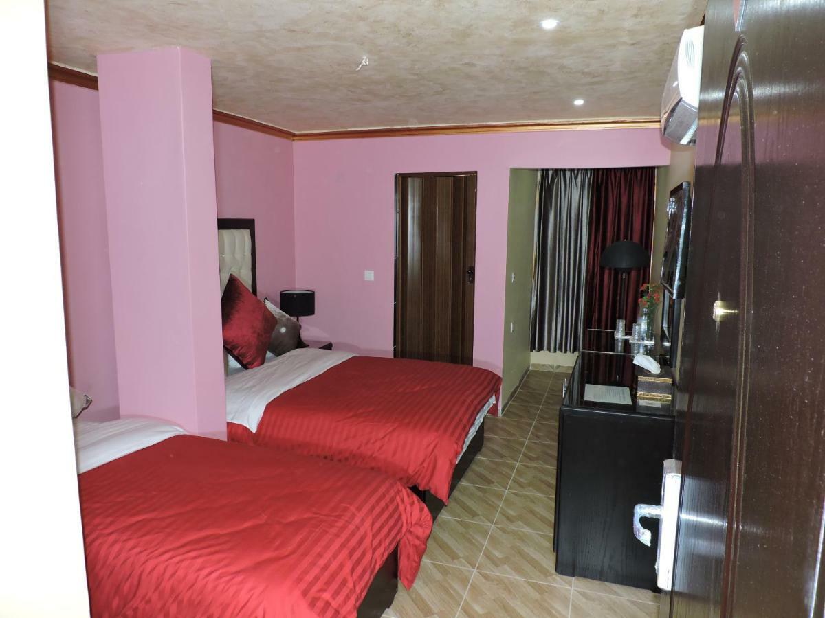 Valentine Inn Luxury Wadi Musa Exterior photo