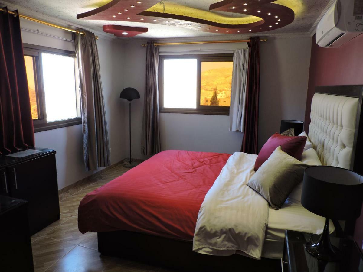 Valentine Inn Luxury Wadi Musa Exterior photo