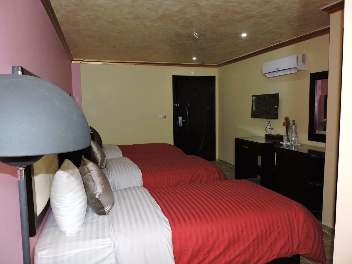 Valentine Inn Luxury Wadi Musa Exterior photo