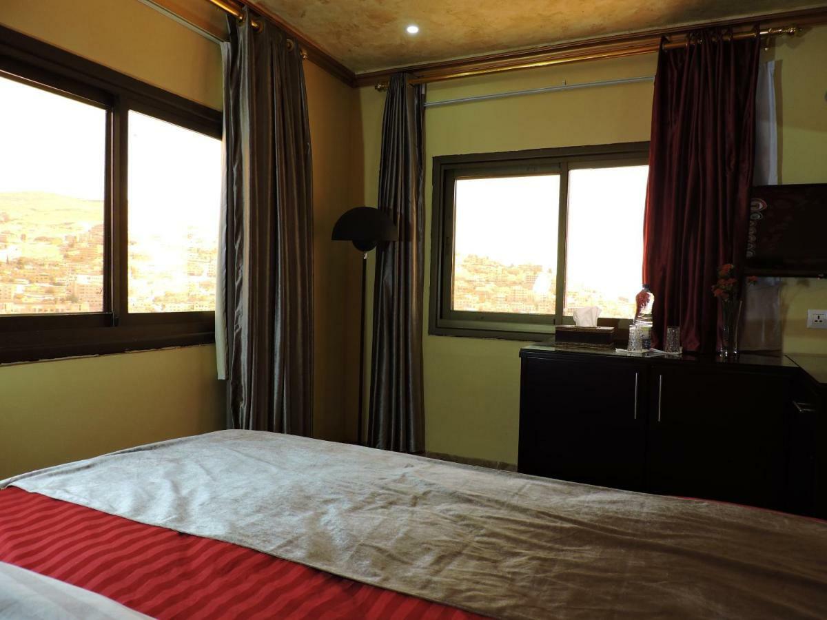 Valentine Inn Luxury Wadi Musa Exterior photo